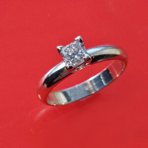Platinum Diamond ring with 1/3ct Princess cut