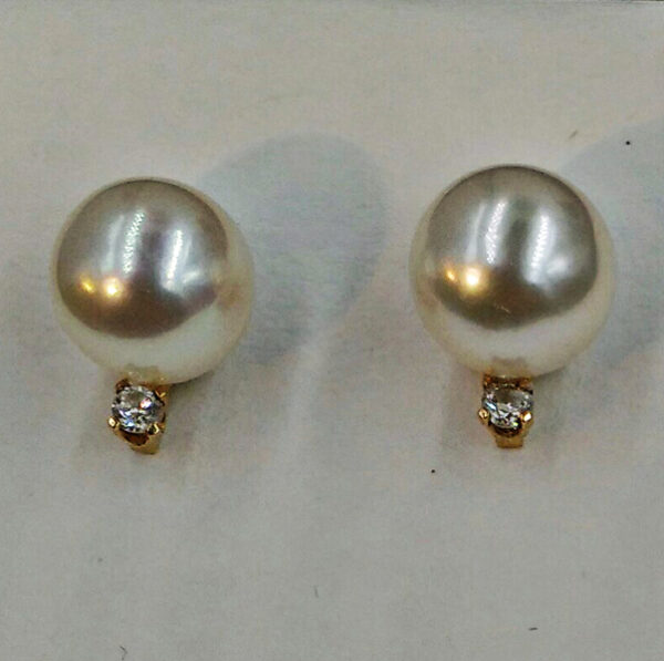 8 mm cultured pearls set with 0.08 diamonds