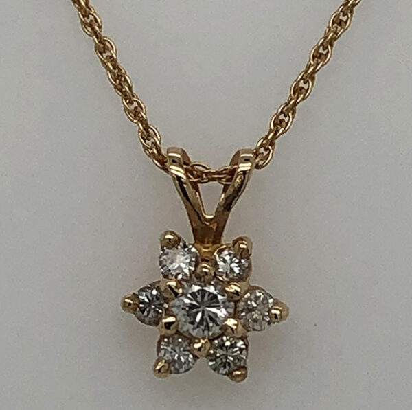 Seven stone cluster diamonds pendant