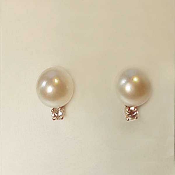 6mm Cultured pearl earrings with diamonds
