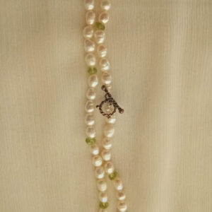 16″ freshwater pearls and green peridot faceted stone necklace