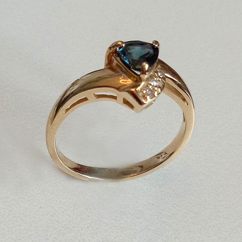 Kanchanpuri Sapphire and Diamonds ring