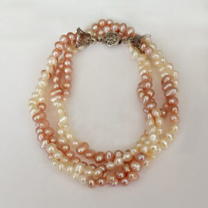 Twotone-necklace-pearls-500×501