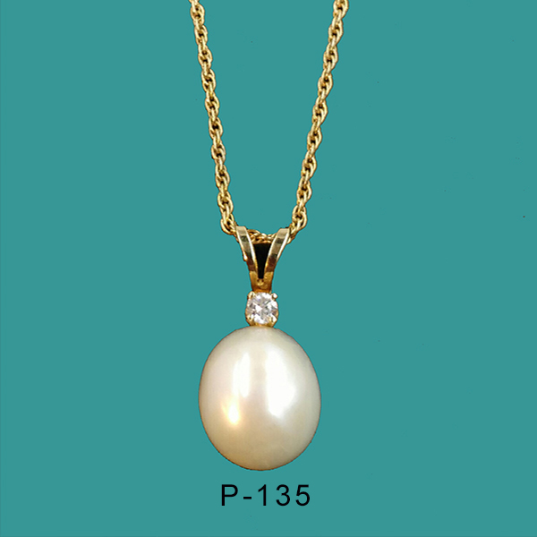 8mm Cultured pearl .05 dia pendant