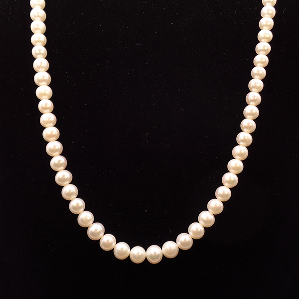 natural round fresh water pearl necklace