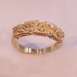 Art Deco style diamond ring with 7 diamonds set in 14karat yellow gold ring